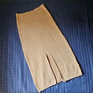 ​✨ FREE PEOPLE Skyline Ribbed Knit Midi Skirt with slit ✨ Size medium